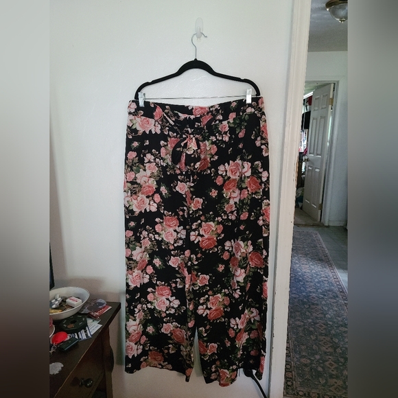 Size 3X Wide Leg Floral Pants w/ Tie - Picture 1 of 2